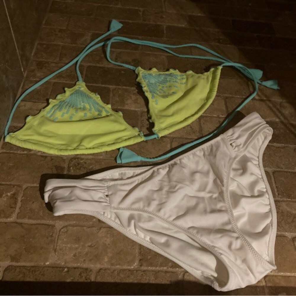 VICTORIA’S SECRET Green and White Bikini Set